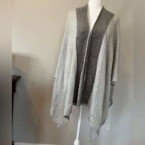 Two-tone gray shawl